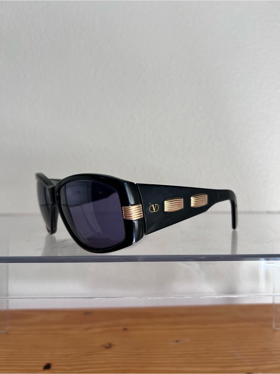 Valentino Black Women\'s Oversized Sunglasses - Fashion Accessory
